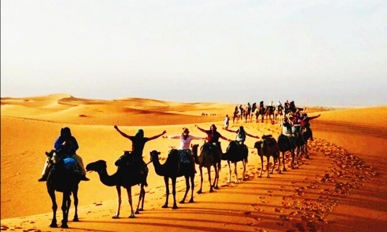 ホテル Africa Luxury Camps メルズーガ エクステリア 写真